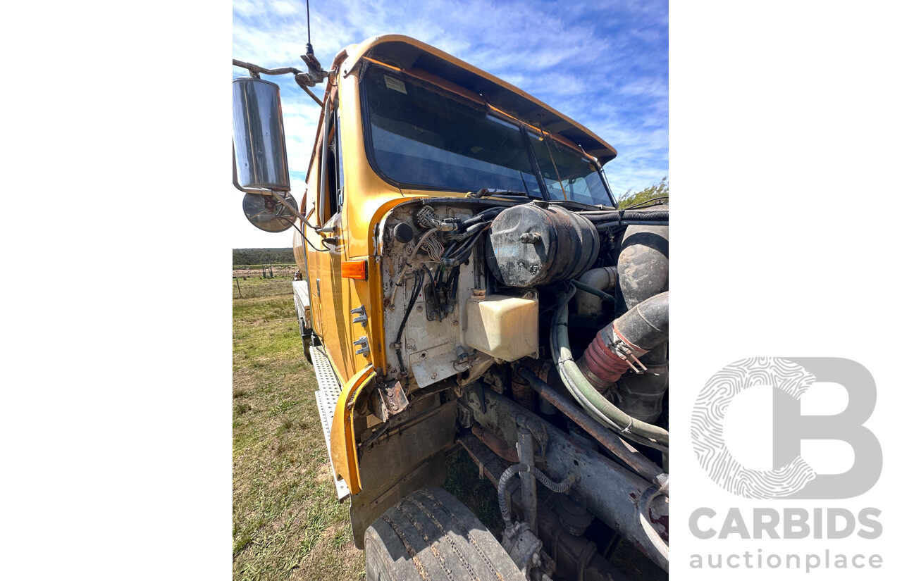 1996 International S Line 2600 400HP 13,000 L Water Tanker