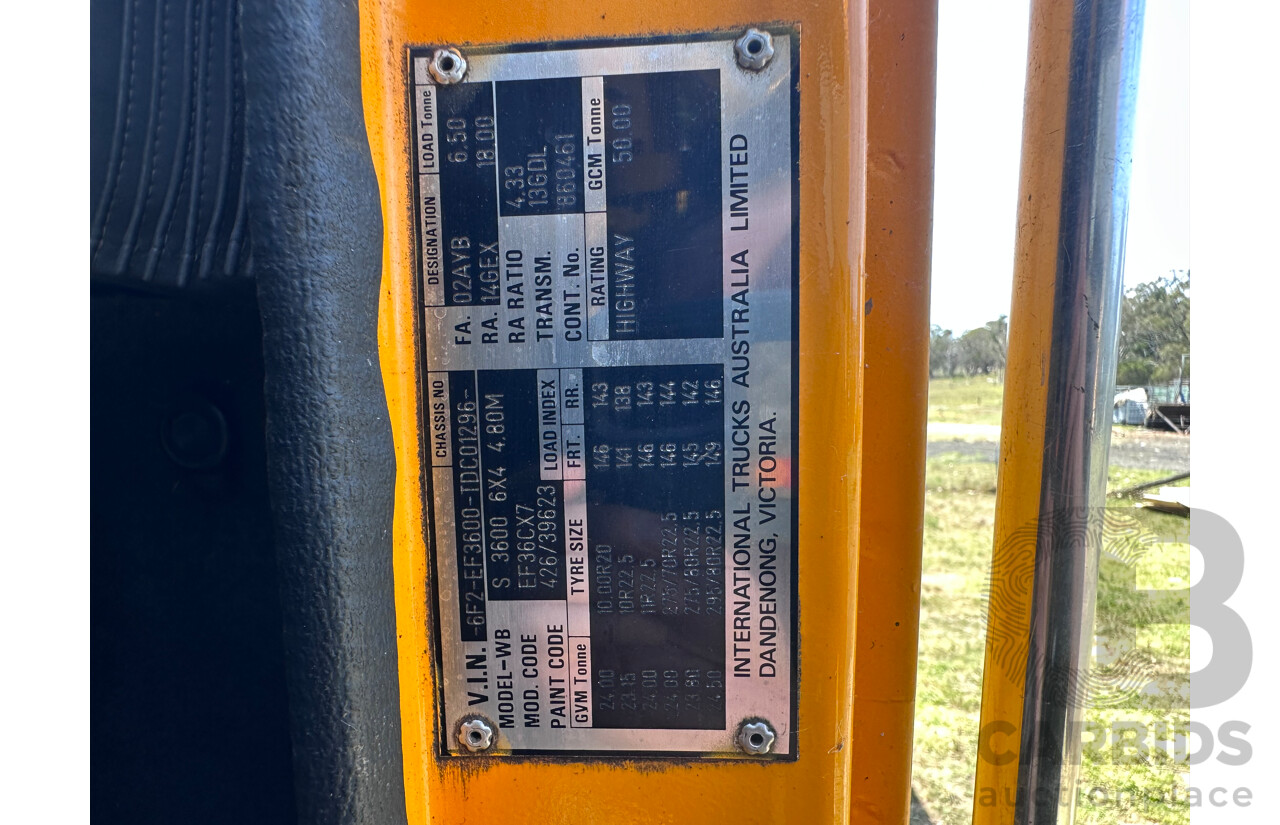 1996 International S Line 2600 400HP 13,000 L Water Tanker