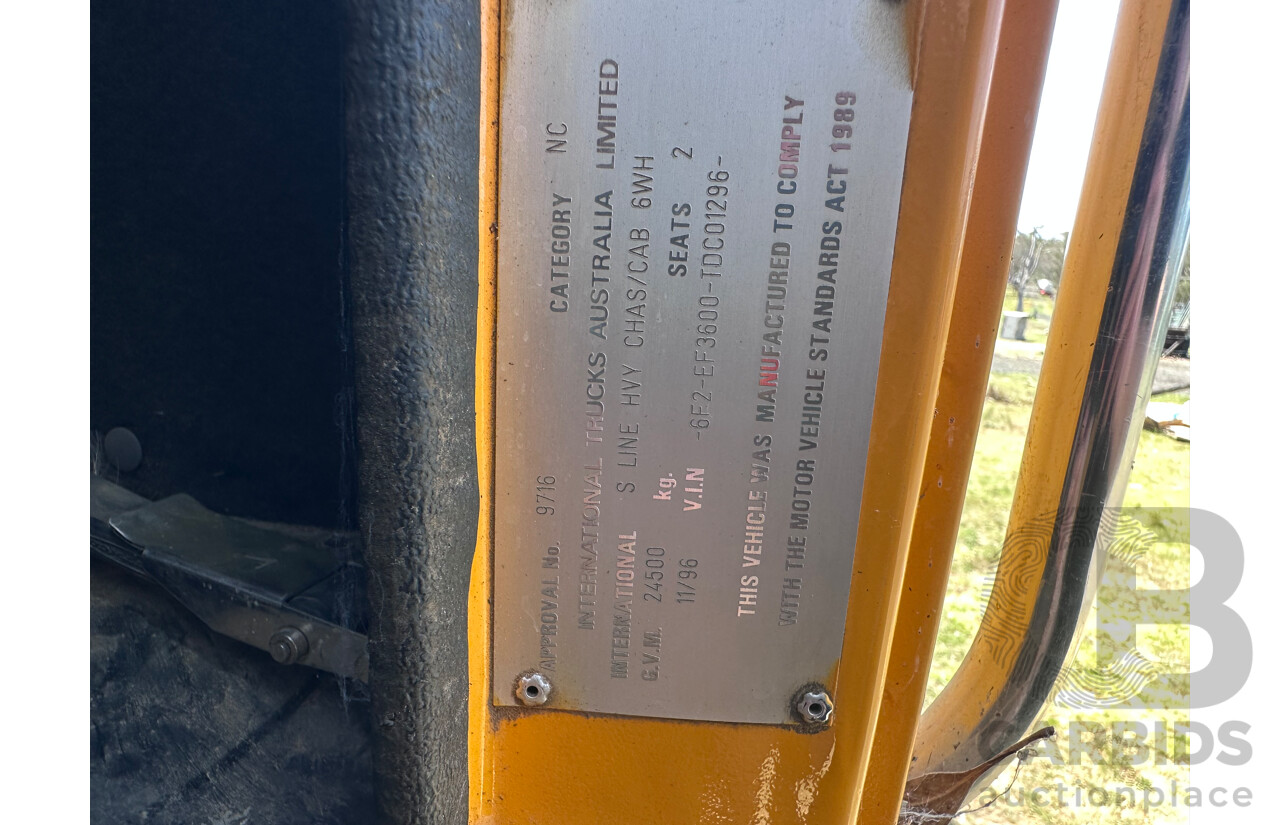 1996 International S Line 2600 400HP 13,000 L Water Tanker
