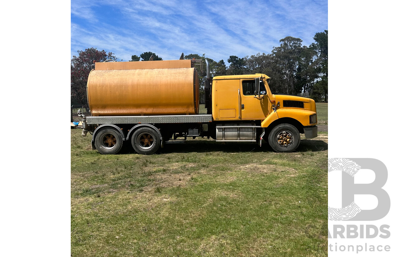 1996 International S Line 2600 400HP 13,000 L Water Tanker