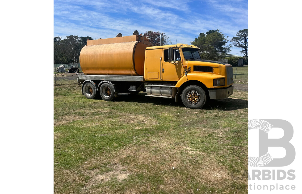 1996 International S Line 2600 400HP 13,000 L Water Tanker