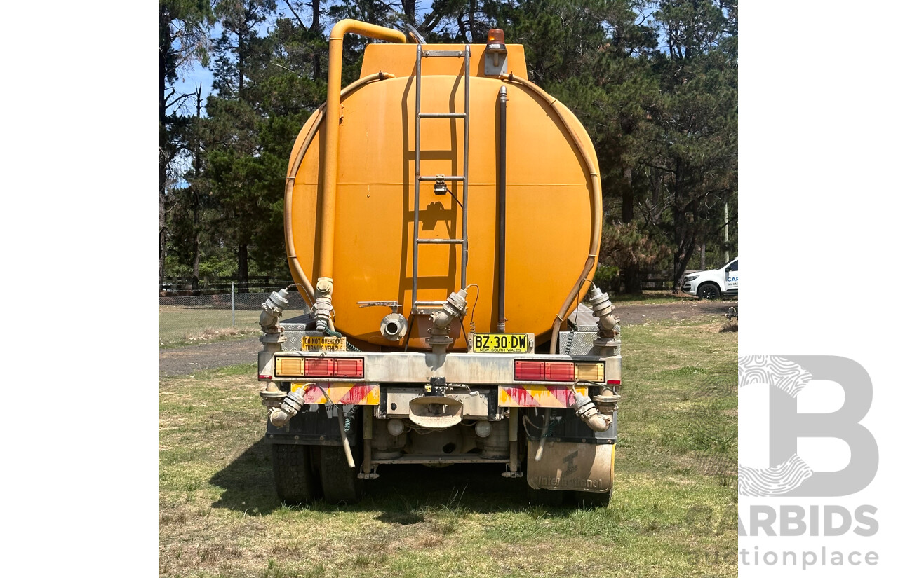 1996 International S Line 2600 400HP 13,000 L Water Tanker