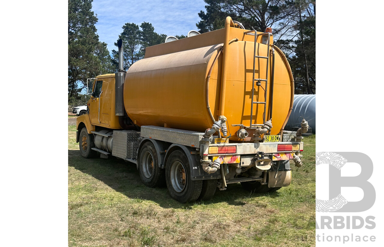 1996 International S Line 2600 400HP 13,000 L Water Tanker