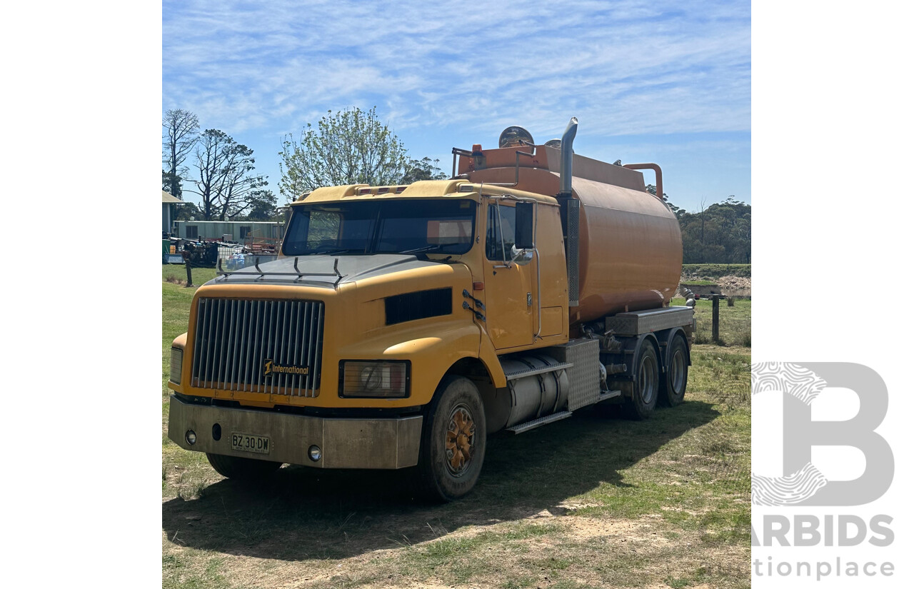 1996 International S Line 2600 400HP 13,000 L Water Tanker