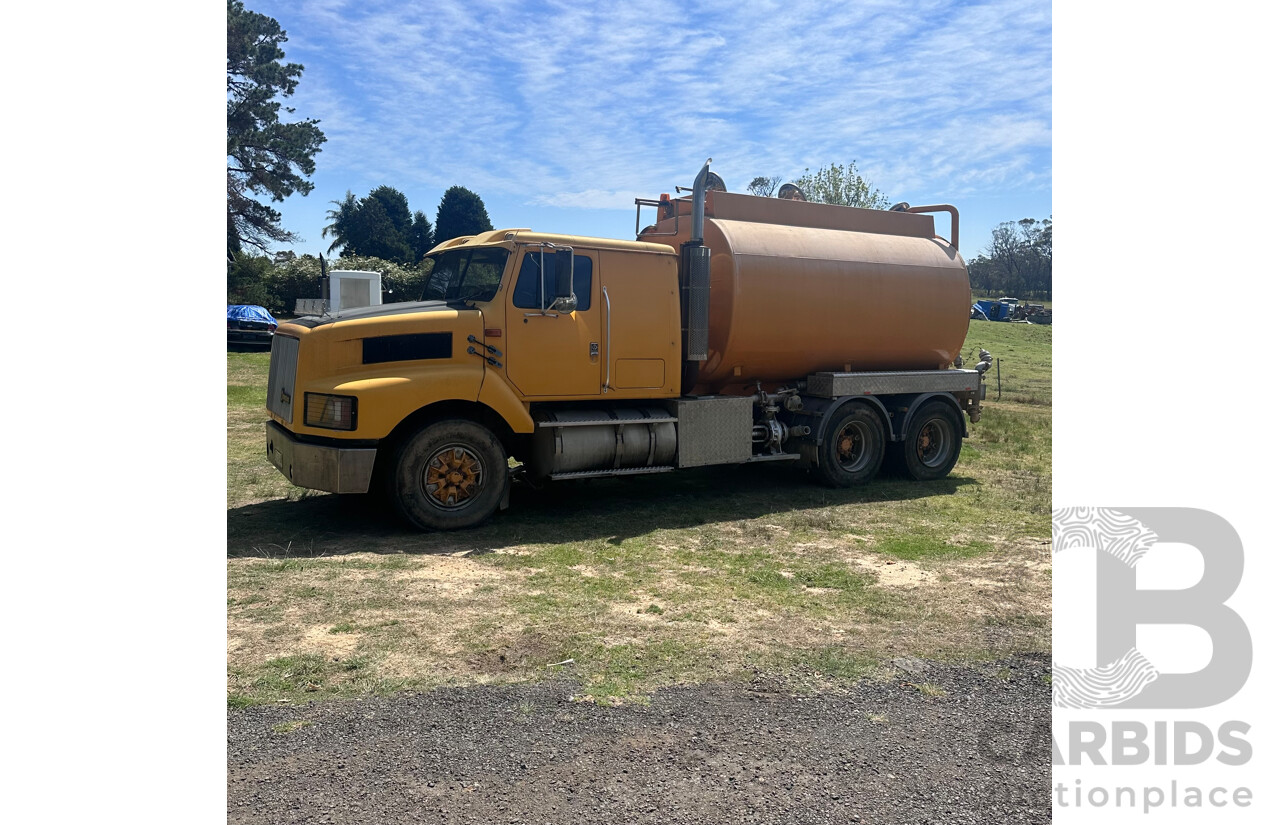 1996 International S Line 2600 400HP 13,000 L Water Tanker