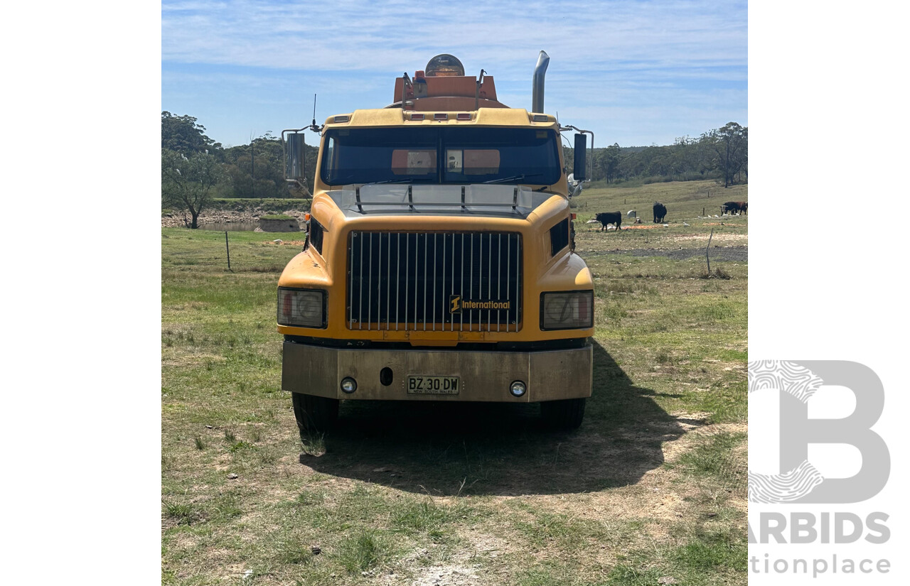 1996 International S Line 2600 400HP 13,000 L Water Tanker