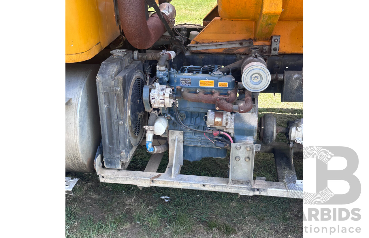 1996 International S Line 2600 400HP 13,000 L Water Tanker
