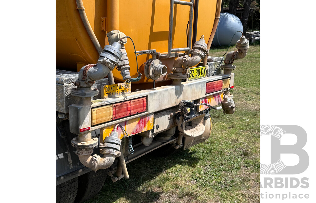 1996 International S Line 2600 400HP 13,000 L Water Tanker