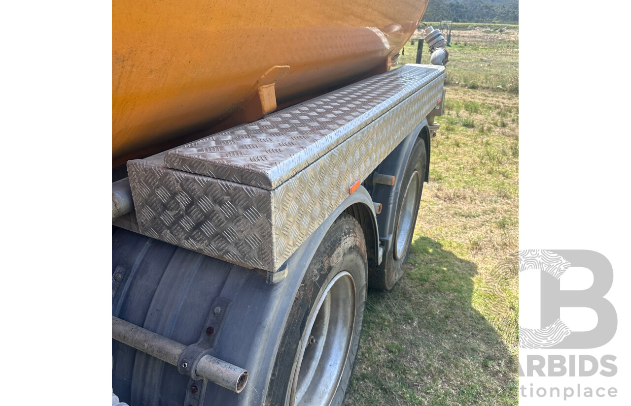 1996 International S Line 2600 400HP 13,000 L Water Tanker
