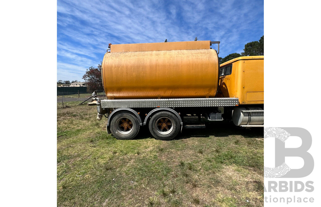 1996 International S Line 2600 400HP 13,000 L Water Tanker