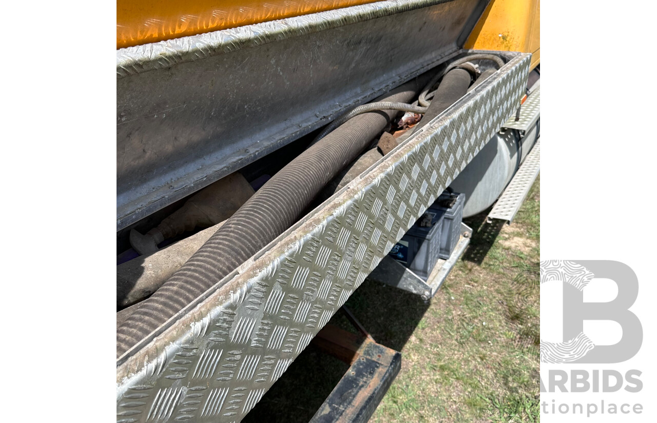 1996 International S Line 2600 400HP 13,000 L Water Tanker