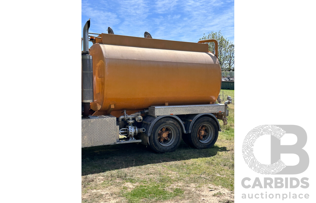 1996 International S Line 2600 400HP 13,000 L Water Tanker