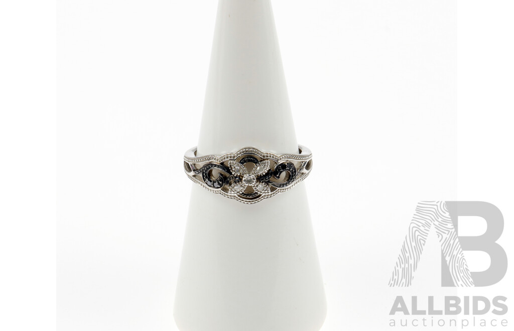Sterling Silver Black & White Diamond Ring, Size M, 1.87grams
