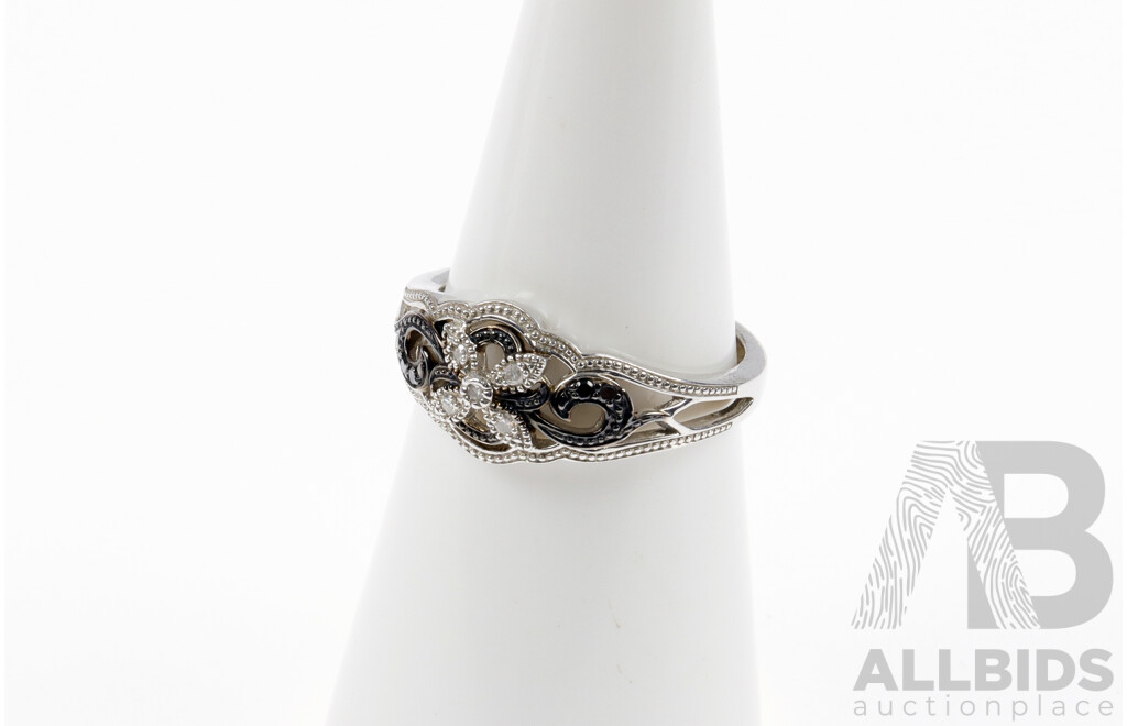 Sterling Silver Black & White Diamond Ring, Size M, 1.87grams