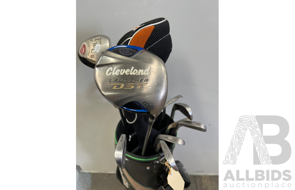 Callaway Golf Bag and Set of Assorted Right Hand Clubs