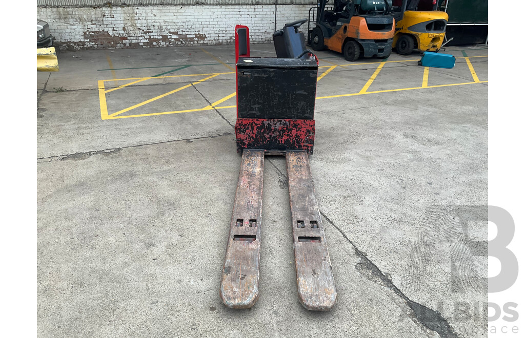 RAYMOND 20 Battery Electric Pallet Truck