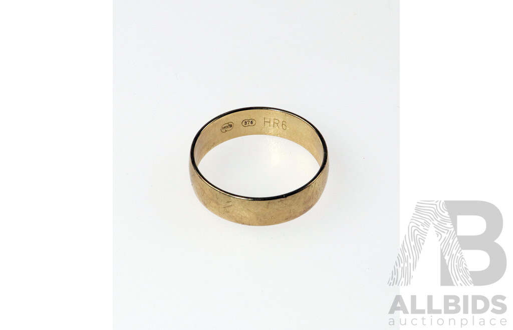 9ct Yellow Gold Flat Curb Profile Wedding Ring, Size V, 6mm Wide, 3.85 Grams, Hallmarked 375