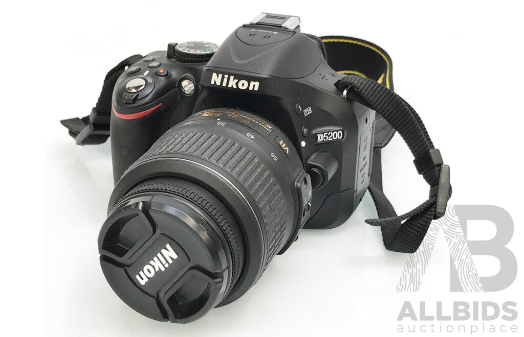 NIKON D5200 Camera