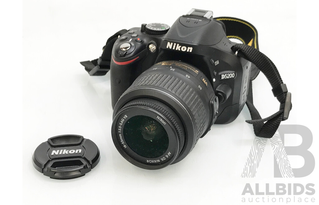 NIKON D5200 Camera