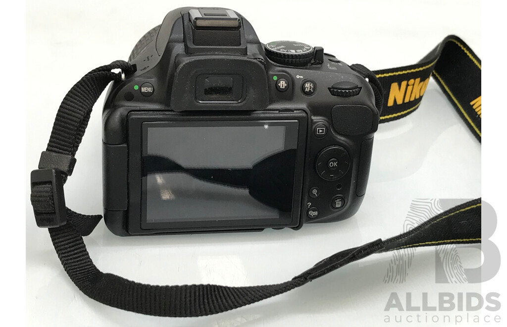 NIKON D5200 Camera