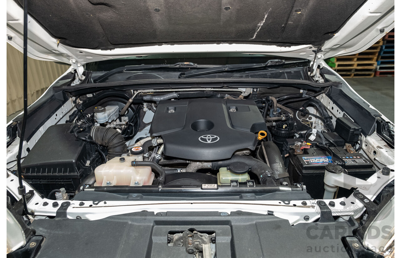 03/2019 Toyota Hilux SR (4x4) GUN126R MY19 4d Dual Cab White Turbo Diesel 2.8L