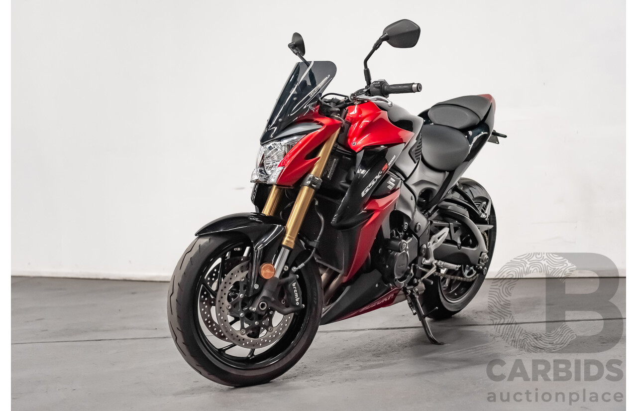 10/2015 Suzuki GSX-S1000 Motorbike 1000cc Glass Sparkle Black/Candy Daring Red