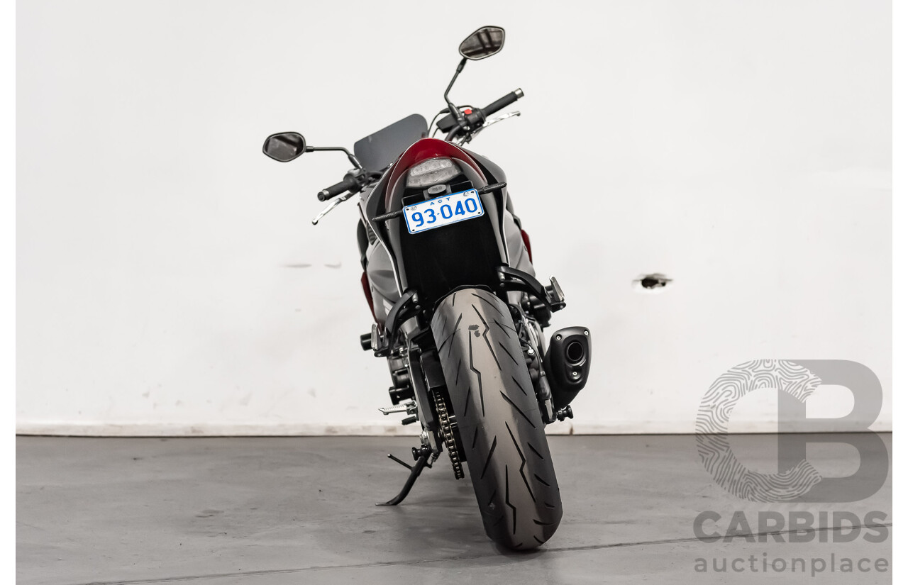 10/2015 Suzuki GSX-S1000 Motorbike 1000cc Glass Sparkle Black/Candy Daring Red