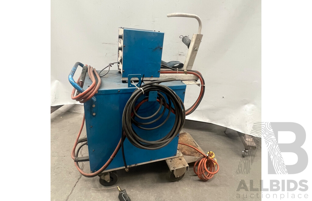 Cigweld Transmig HD 400 3 Phase Welder with Transmig 4R Wire Feeder