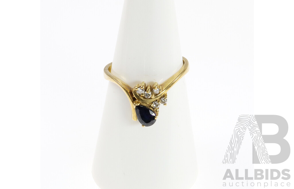 18ct Sapphire & Diamond Ring, Size O, 4.12 Grams