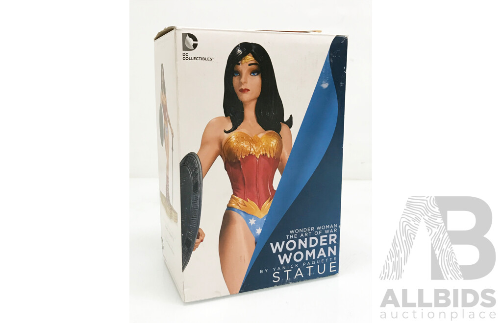 DC Comics Collectibles -  Wonder Woman Statue