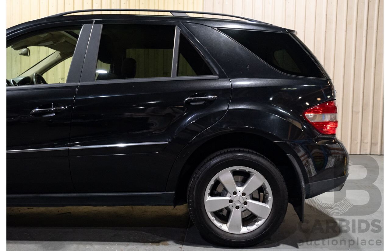 1/2005 Mercedes-Benz ML 500 Luxury (4x4) W164 4d Wagon Black V8 5.0L