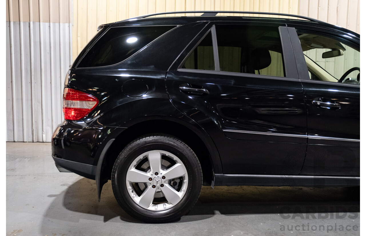 1/2005 Mercedes-Benz ML 500 Luxury (4x4) W164 4d Wagon Black V8 5.0L