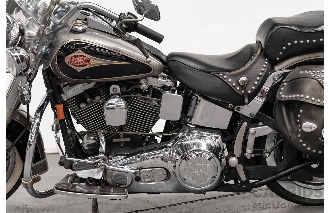 12/1995 Harley Davidson Heritage Softail Classic 1340cc (FLSTC) Vivid Black & Silver/Grey