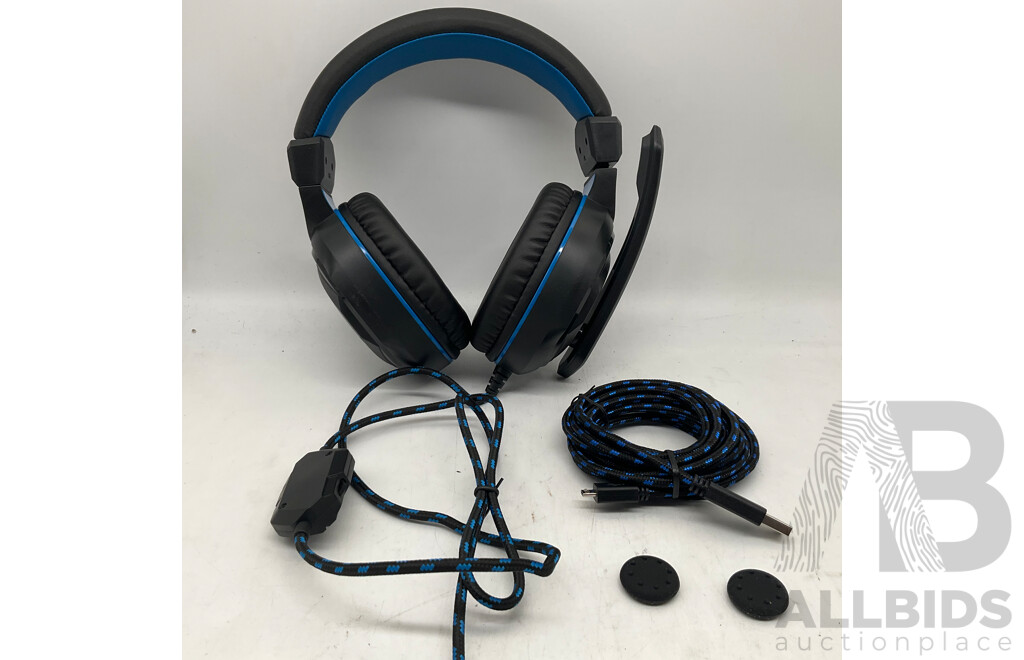Playmax Essentials Kit for PlayStation 4 & RAZER Kraken X Headset - Lot of 2  - Estimated Total ORP $108.00
