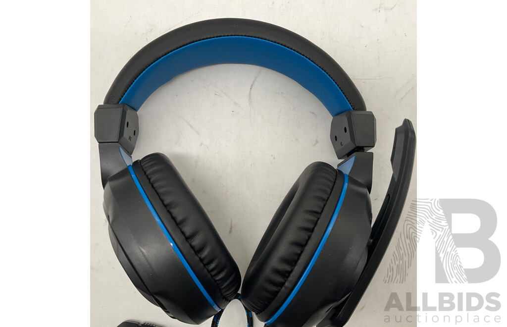 Playmax Essentials Kit for PlayStation 4 & RAZER Kraken X Headset - Lot of 2  - Estimated Total ORP $108.00