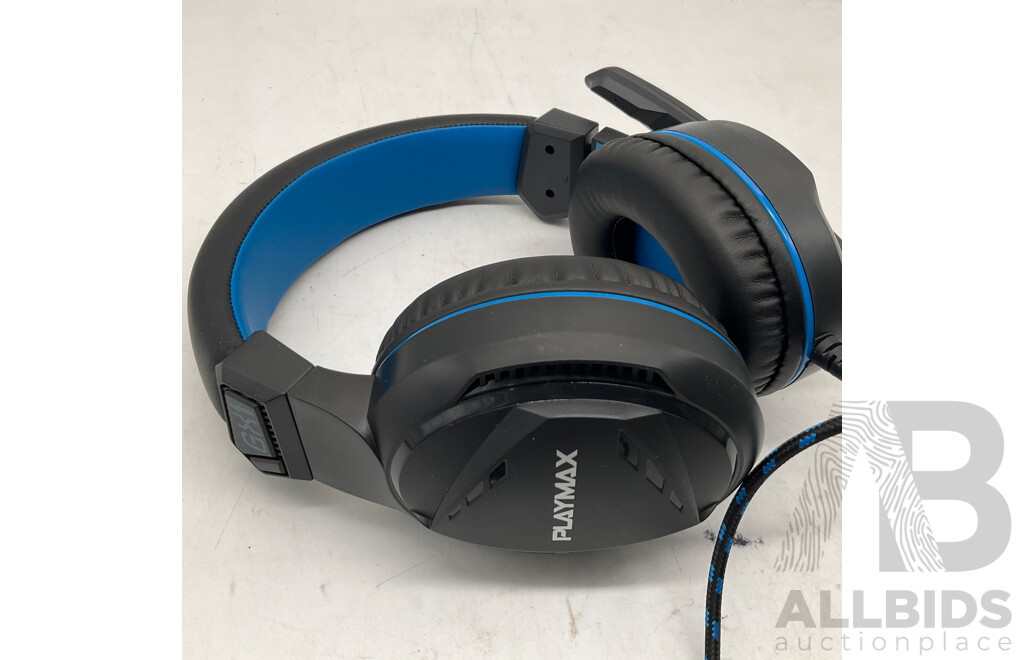 Playmax Essentials Kit for PlayStation 4 & RAZER Kraken X Headset - Lot of 2  - Estimated Total ORP $108.00
