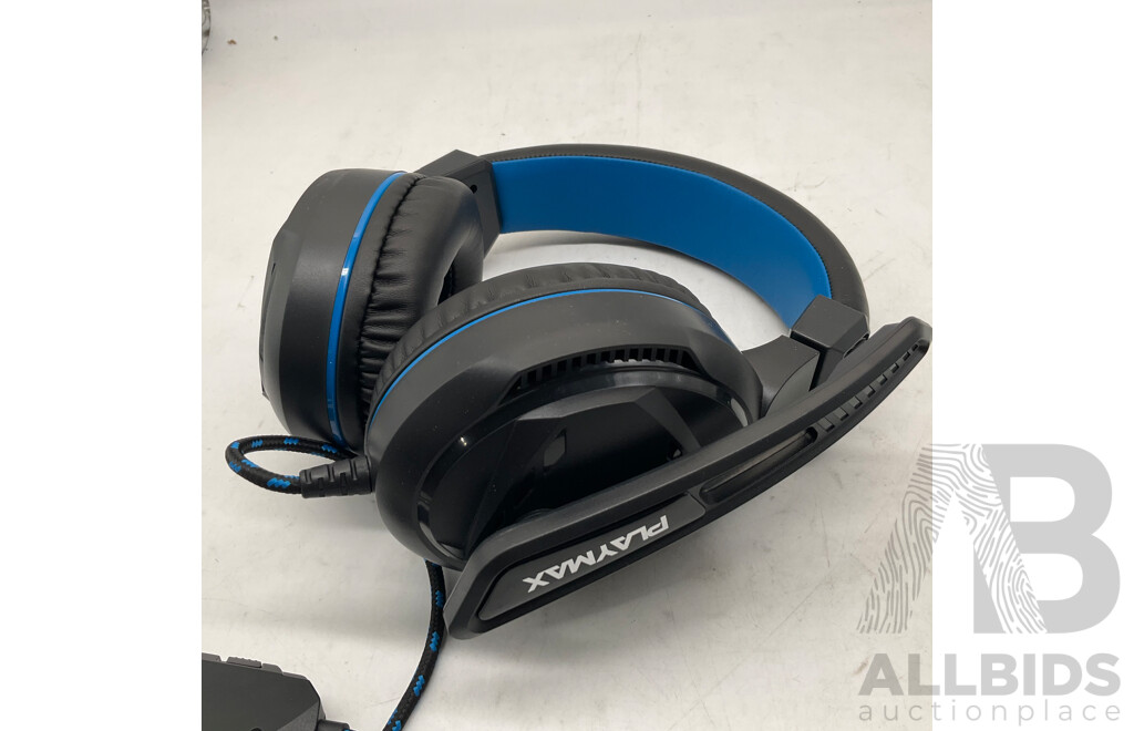 Playmax Essentials Kit for PlayStation 4 & RAZER Kraken X Headset - Lot of 2  - Estimated Total ORP $108.00