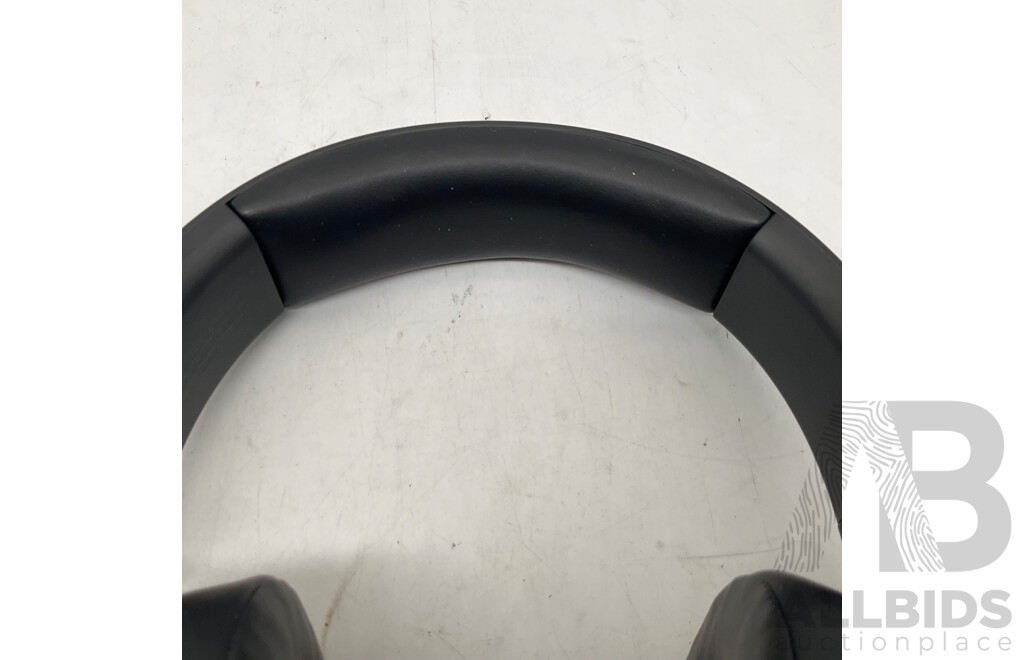 Playmax Essentials Kit for PlayStation 4 & RAZER Kraken X Headset - Lot of 2  - Estimated Total ORP $108.00