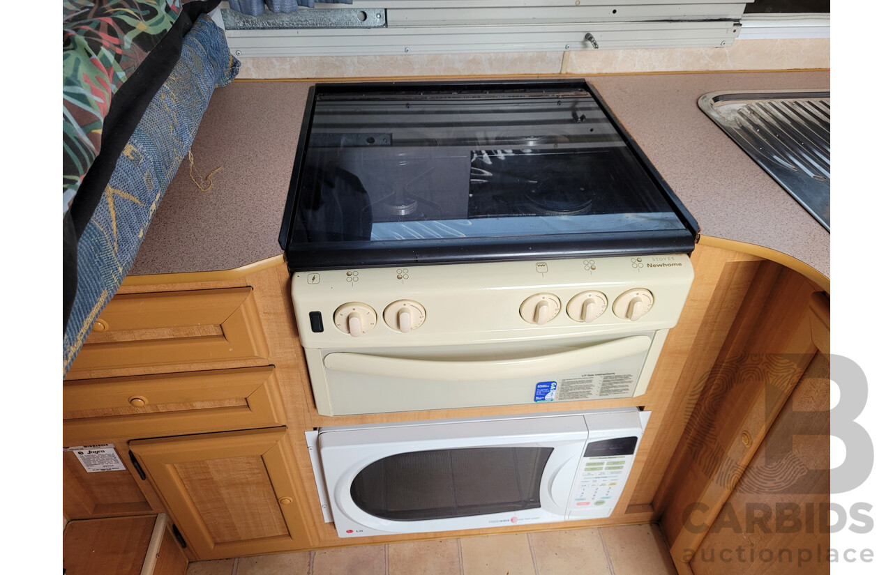 12/2003 Jayco Hawk Caravan Trailer - White