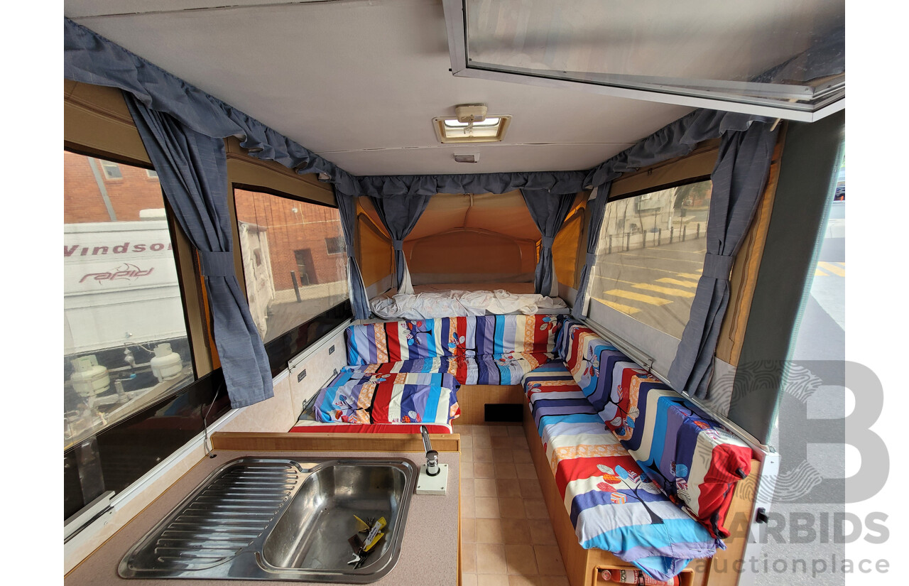 12/2003 Jayco Hawk Caravan Trailer - White