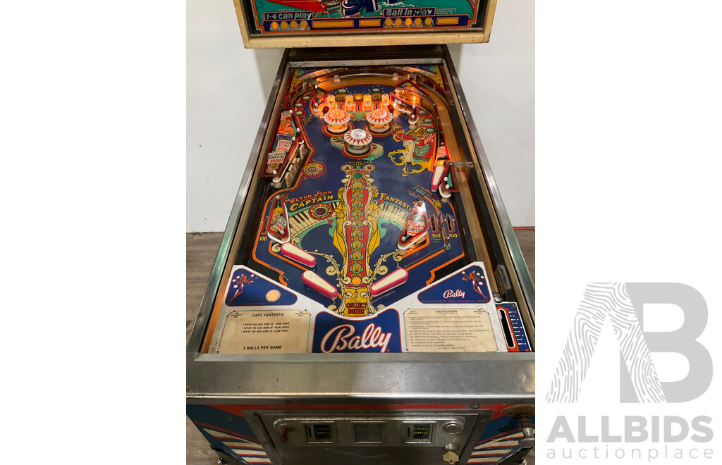 Captain Fantastic 1976 (Bally) Pinball Machine