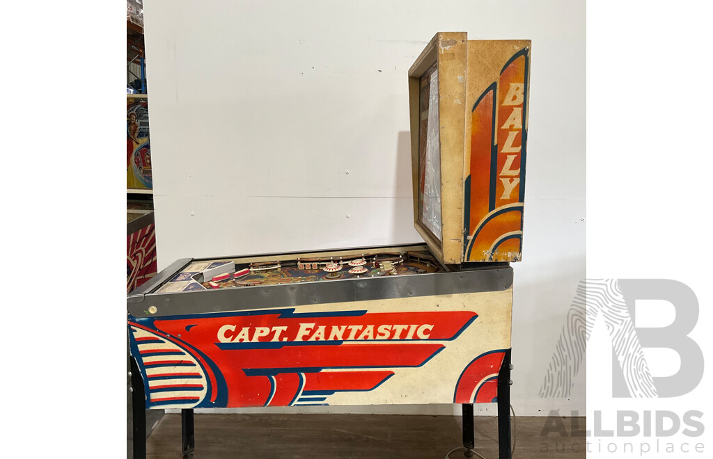 Captain Fantastic 1976 (Bally) Pinball Machine