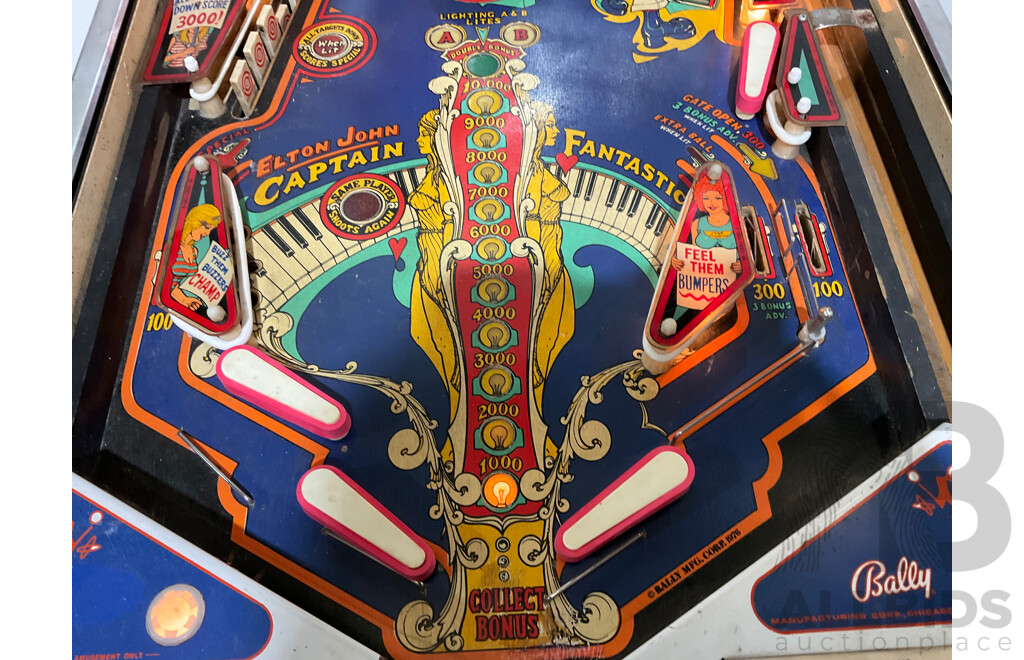 Captain Fantastic 1976 (Bally) Pinball Machine