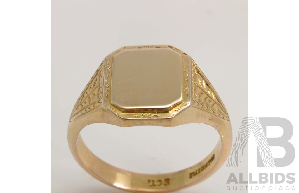 9ct Gold Ring. Vacant top for possible engraving