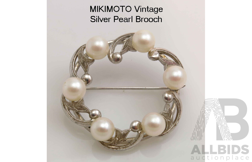 Vintage MIKIMOTO Silver Pearl brooch