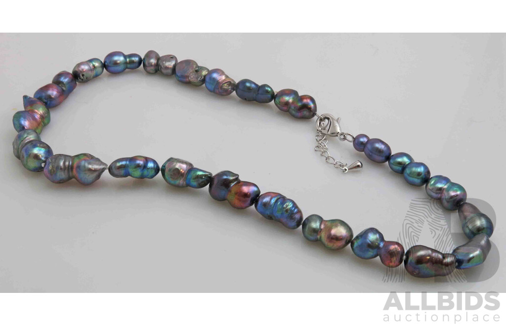 Necklace of peacock-black Freshwater Pearl Cultured Pearls