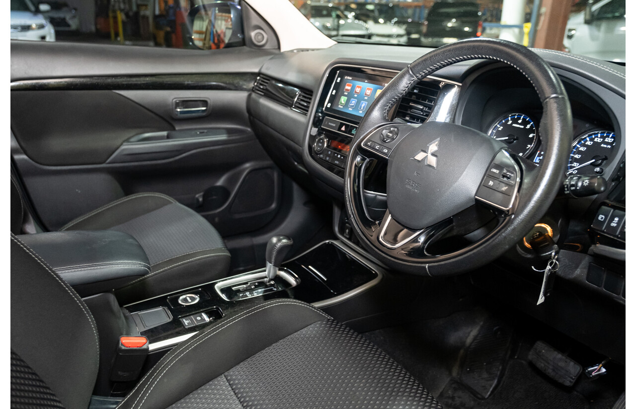 01/2019 Mitsubishi Outlander ES (AWD) ZL MY19 4d Wagon Metallic Grey 2.4L - 7 Seater