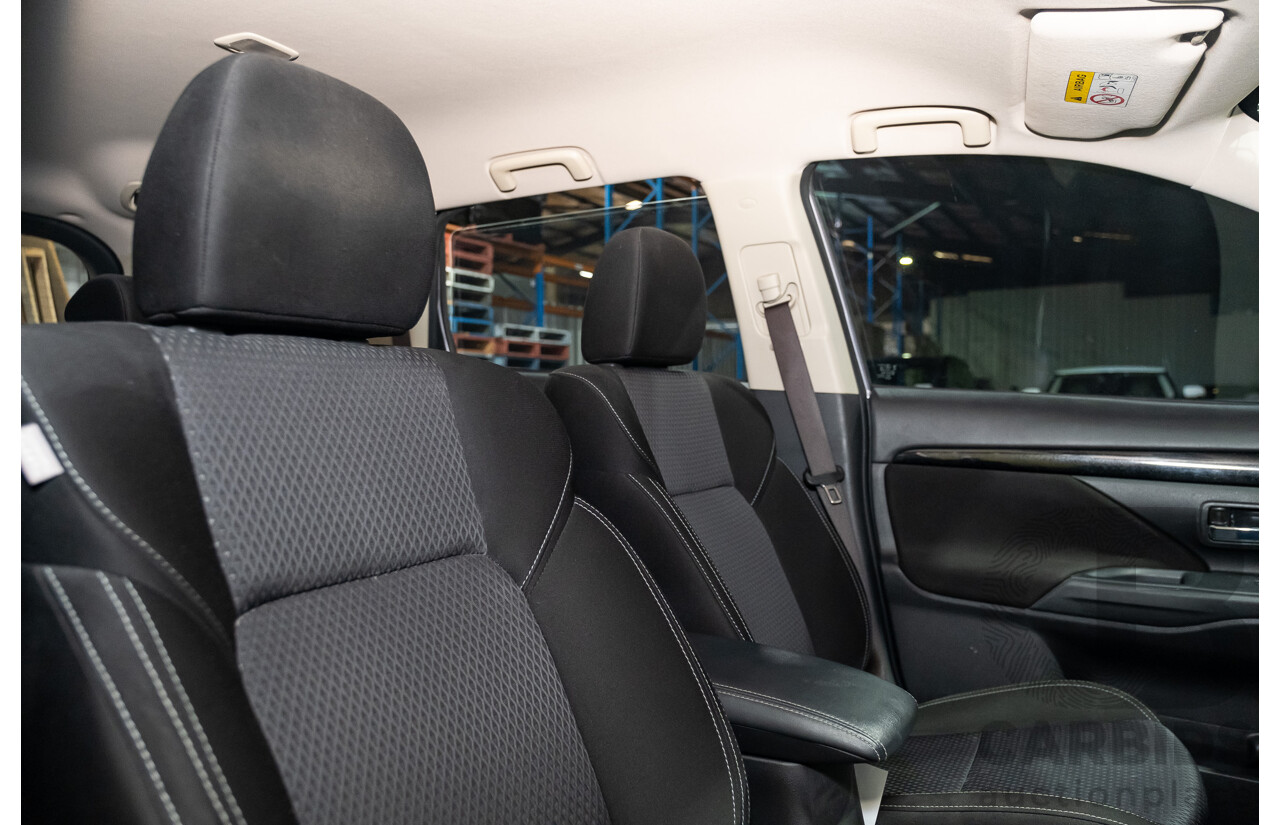01/2019 Mitsubishi Outlander ES (AWD) ZL MY19 4d Wagon Metallic Grey 2.4L - 7 Seater