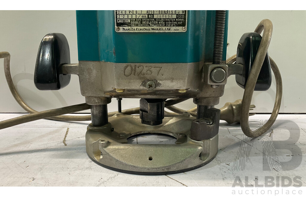 MAKITA 1/2 Inch Plunge Router - ORP $279.00