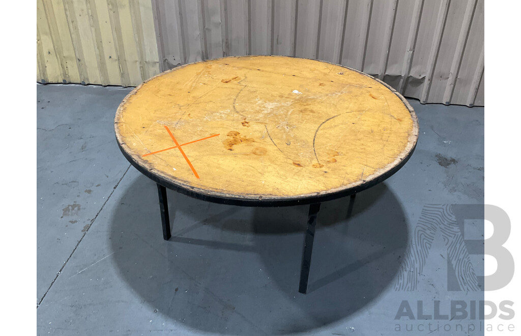 Round Tables - Lot of 4